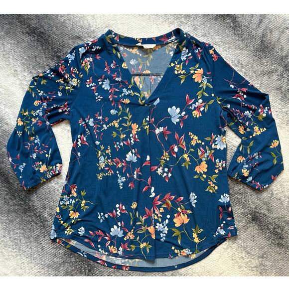 Two by Vince Camuto Tops - Two by Vince Camuto V Neck Long Sleeve Relaxed Fit Floral Blouse Size Medium